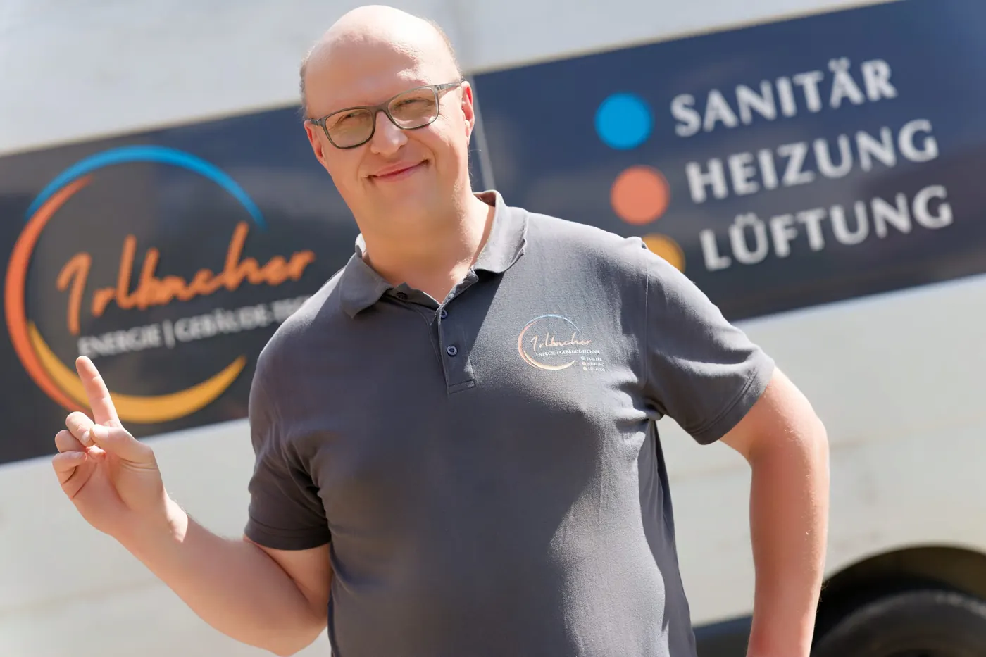 Josef Irlbacher erklärt die Heizungsplanung — Irlbacher GmbH, Fensterbach