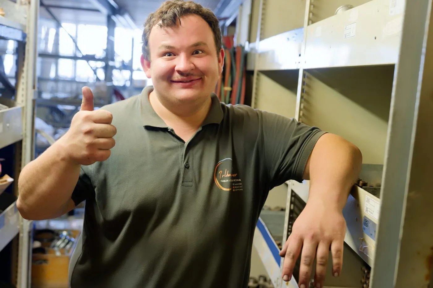 Matthias Zenger im Firmenwagen — Irlbacher GmbH, Fensterbach